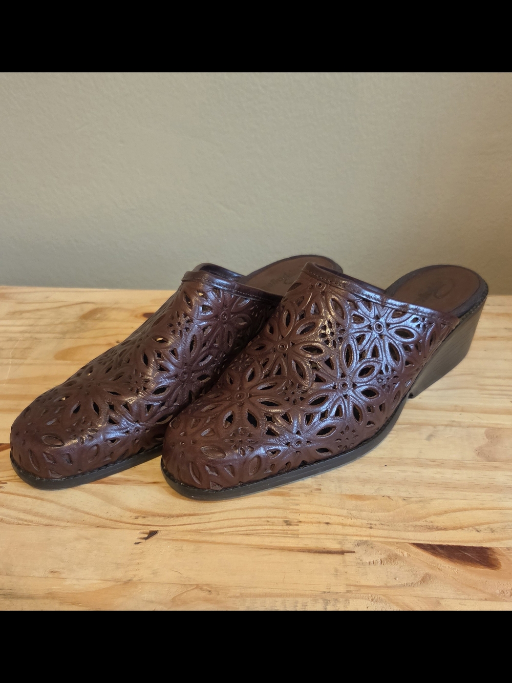 Pappagallo Brown Leather Floral Cutout Clog Mules